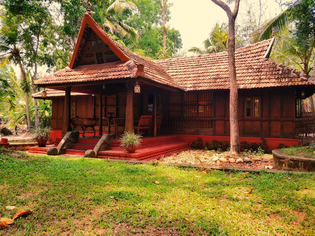 Palathra Heritage Mararikulam Bagian luar foto