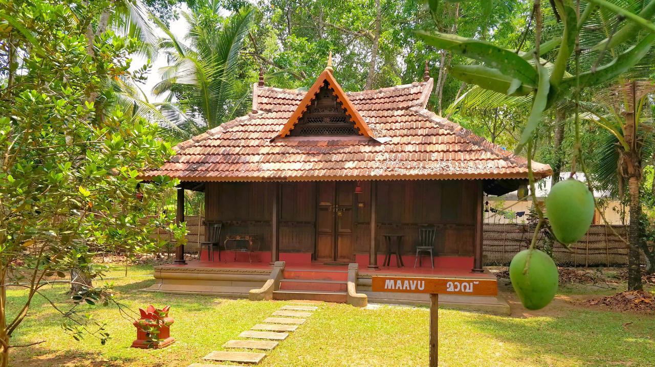 Palathra Heritage Mararikulam Bagian luar foto